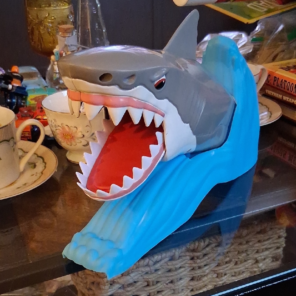 HOT WHEELS SHARK ATTACK